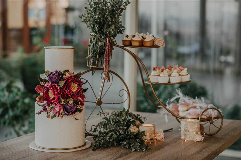 Unique Bicycle Cake Stand with Three Cakes Stock Image - Image of  delicious, flowers: 34374407