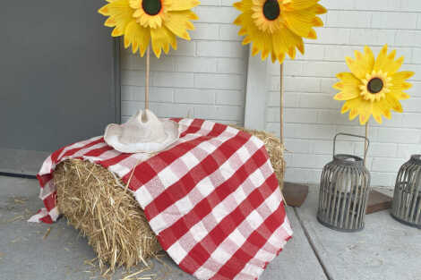 Chequered Rug for Hay Bales