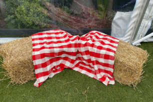 Chequered Rug for Hay Bales