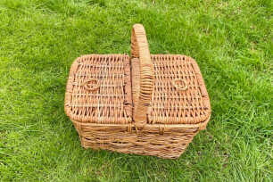 Medium Picnic Basket (handle)