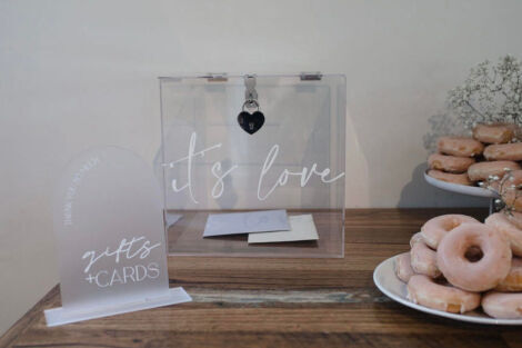 Its Love - Clear Acrylic Wishing Well