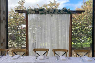 A beautifully framed bridal table at Flowerdale Estate